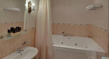 Standard Double Room - Attic в Гостинице Алеша Попович Двор